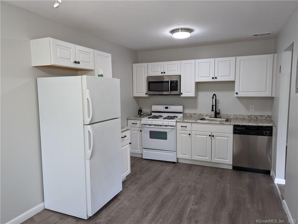 12 Cedar Court, Unit G East Haven, CT 06513 - Photo 8 of 23