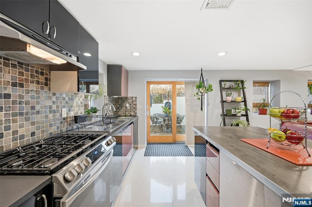 800 Delalla Terrace Ridgefield, NJ 07657 - Photo 17 of 43