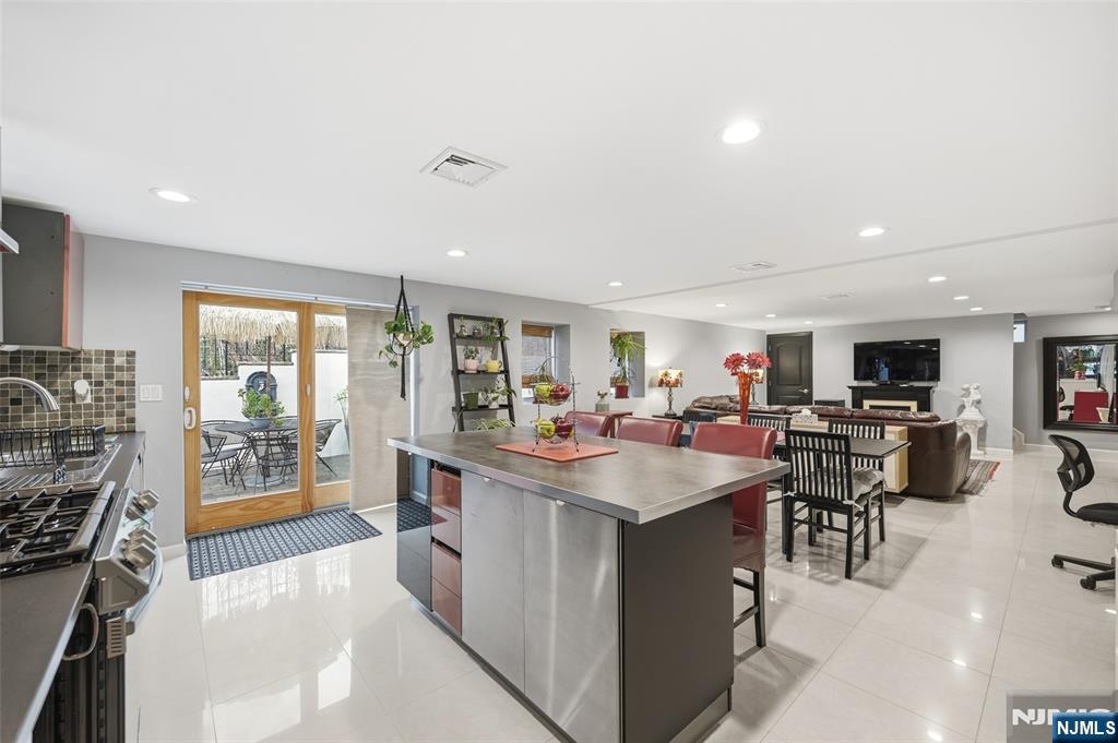 800 Delalla Terrace Ridgefield, NJ 07657 - Photo 19 of 43