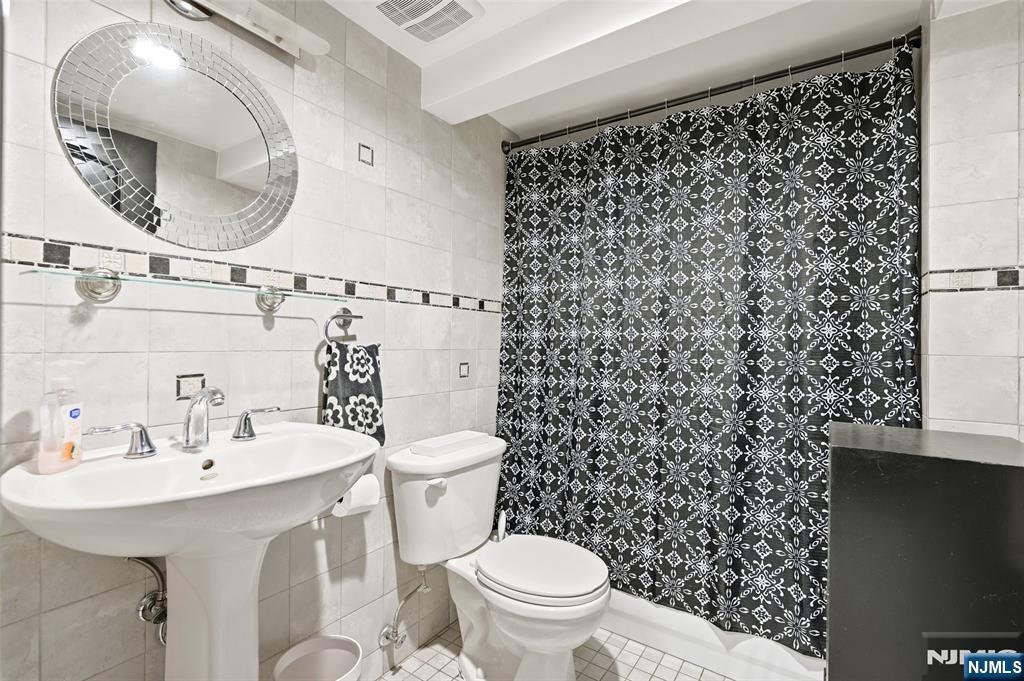 800 Delalla Terrace Ridgefield, NJ 07657 - Photo 26 of 43