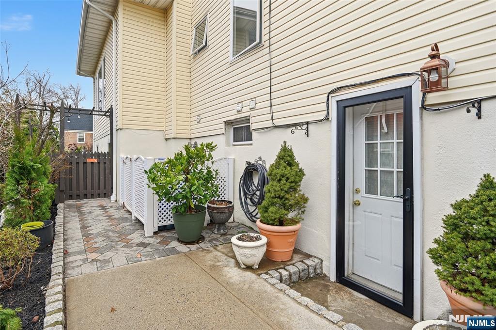 800 Delalla Terrace Ridgefield, NJ 07657 - Photo 34 of 43