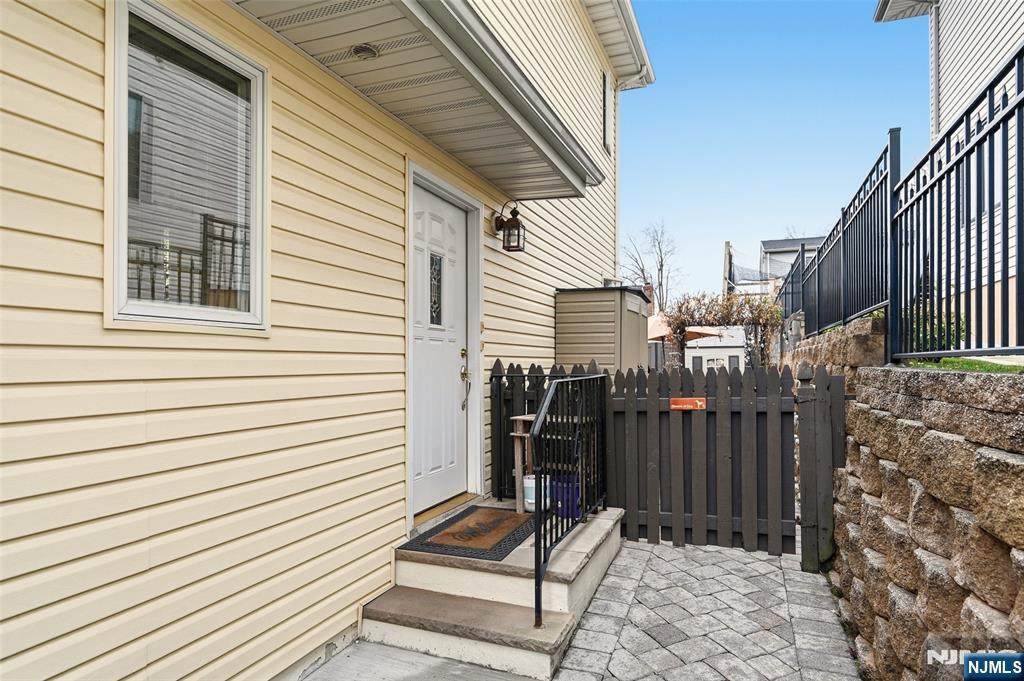 800 Delalla Terrace Ridgefield, NJ 07657 - Photo 35 of 43