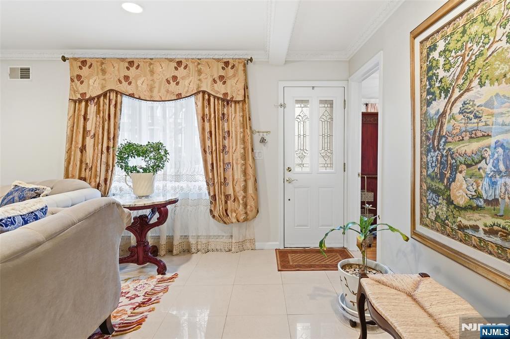 800 Delalla Terrace Ridgefield, NJ 07657 - Photo 4 of 43