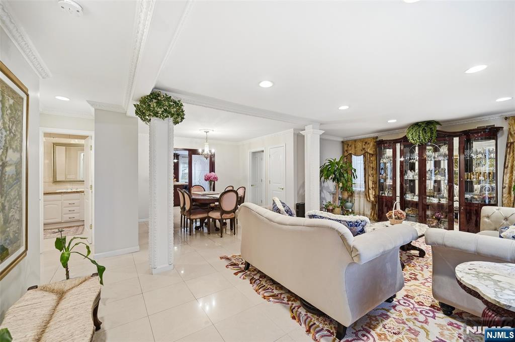 800 Delalla Terrace Ridgefield, NJ 07657 - Photo 5 of 43