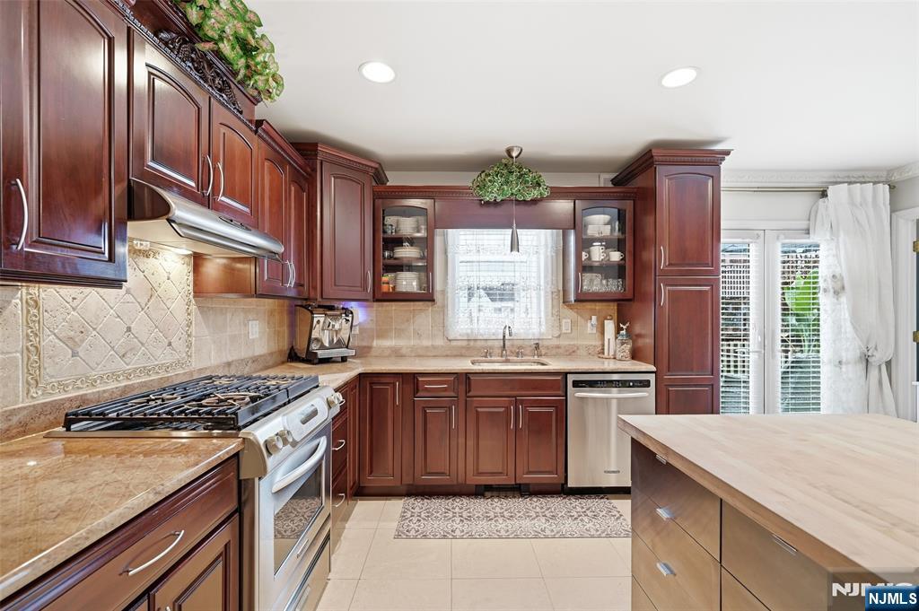 800 Delalla Terrace Ridgefield, NJ 07657 - Photo 9 of 43