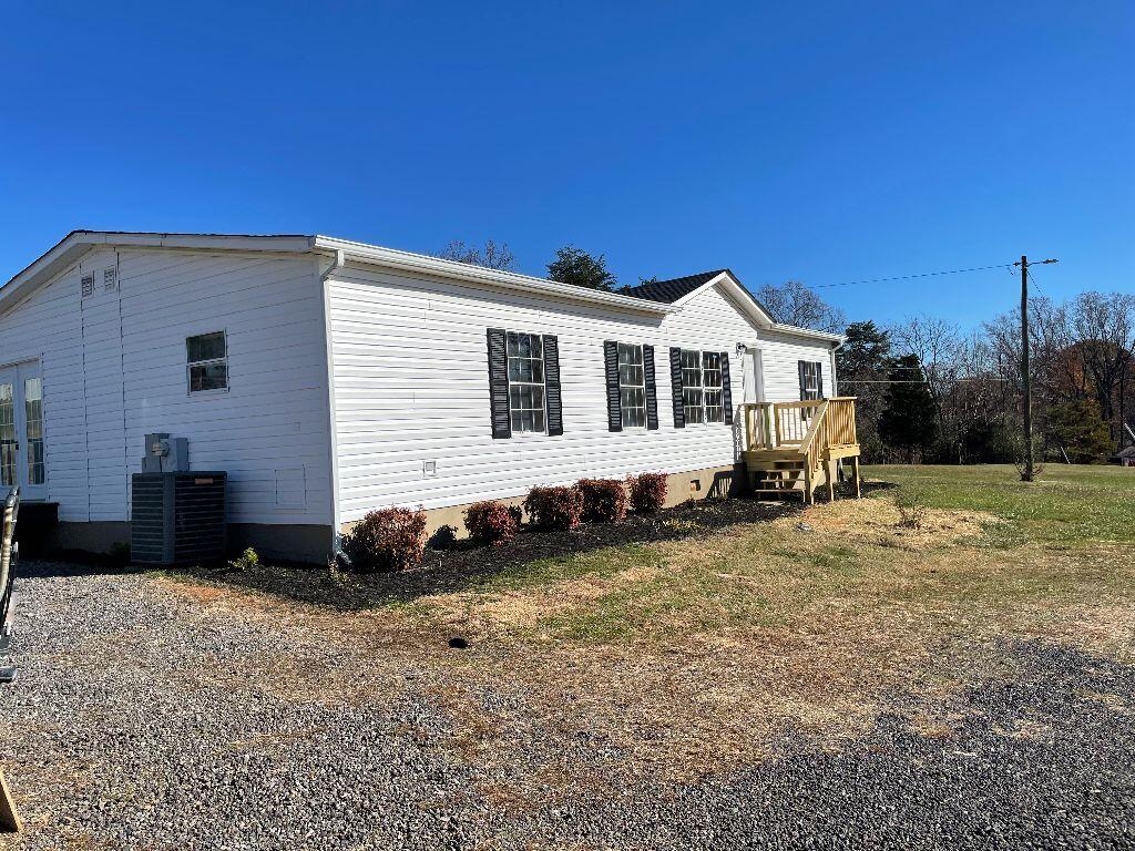 9573 Dickerson Mill Road Moneta, VA 24121 - Photo 2 of 19 IMG_0630