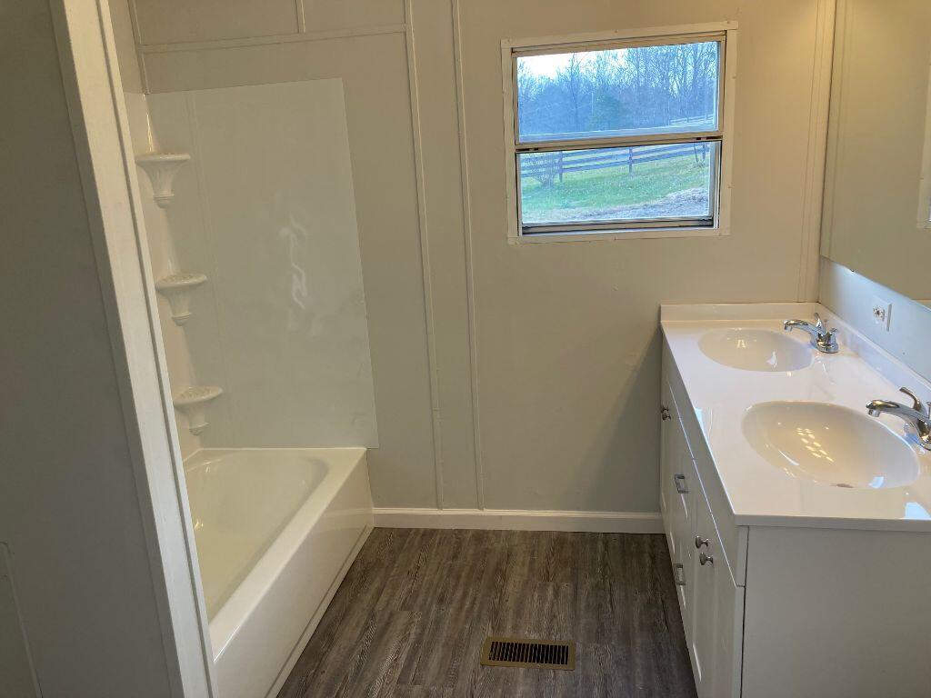 9573 Dickerson Mill Road Moneta, VA 24121 - Photo 17 of 19 IMG_0113