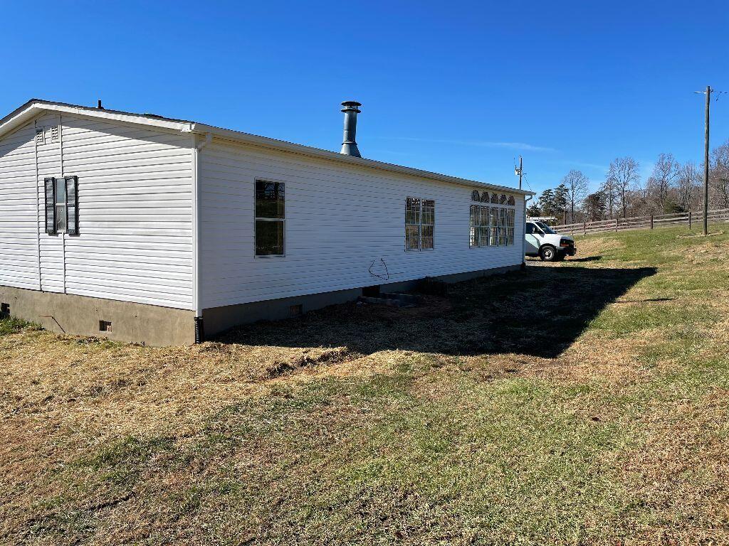 9573 Dickerson Mill Road Moneta, VA 24121 - Photo 4 of 19 IMG_0633