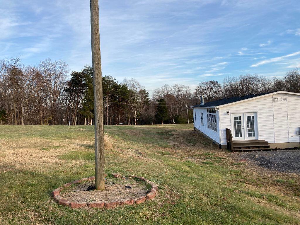9573 Dickerson Mill Road Moneta, VA 24121 - Photo 5 of 19 IMG_0116