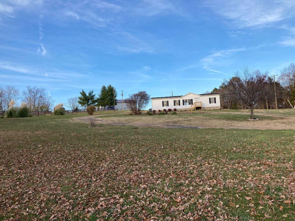 9573 Dickerson Mill Road Moneta, VA 24121 - Photo 7 of 19 IMG_0119