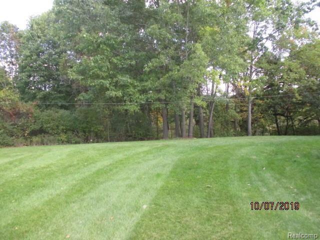 11080 Tipsico Lake Road Fenton, MI 48430 - Photo 14 of 41 IMG_4000.JPG