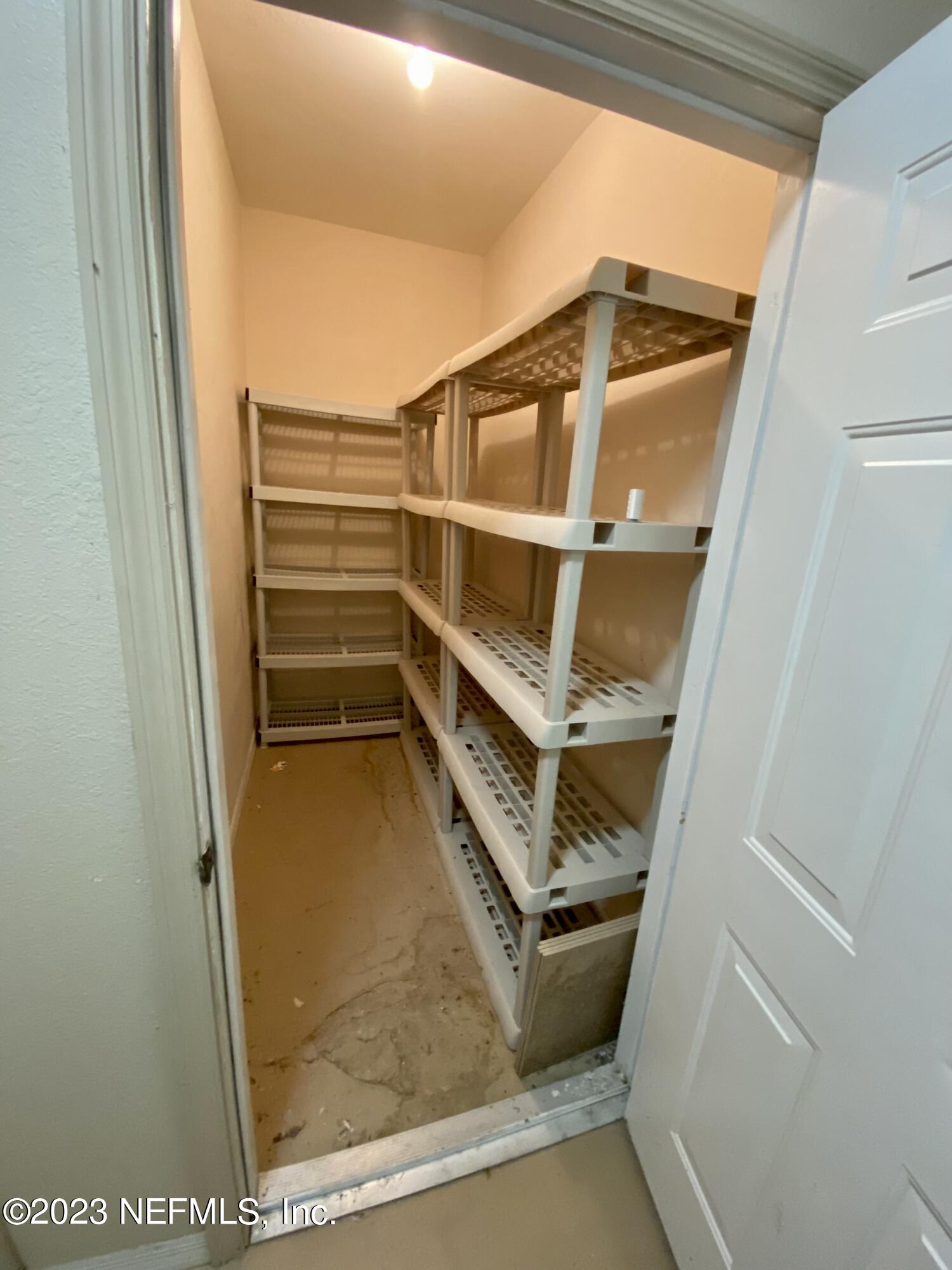 10961 Burnt Mill Road, Unit 427 Jacksonville, FL 32256 - Photo 29 of 50 a view of walk in closet