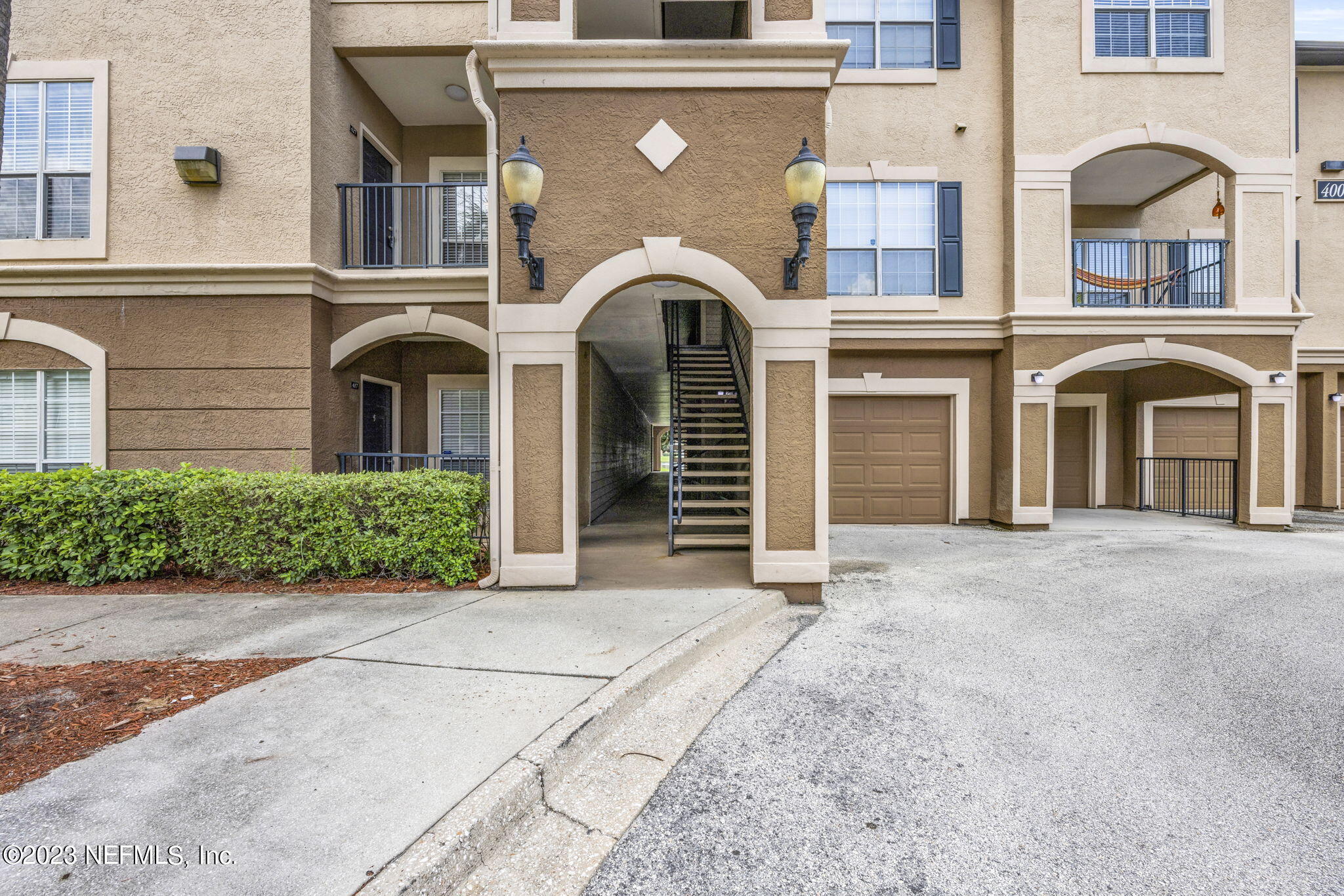 10961 Burnt Mill Road, Unit 427 Jacksonville, FL 32256 - Photo 48 of 50 front view of a house with a yard