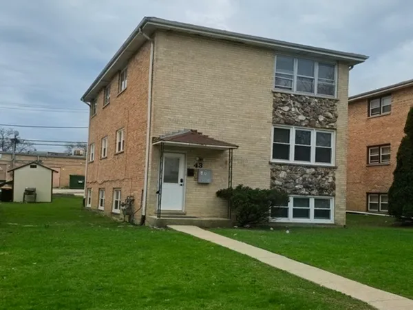 $2,200 | 43 West Ann Street, Unit 2, Lombard, IL 60148