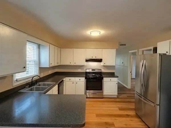 $2,200 | 43 West Ann Street, Unit 2, Lombard, IL 60148