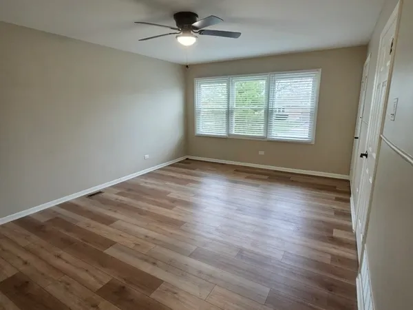 $2,200 | 43 West Ann Street, Unit 2, Lombard, IL 60148