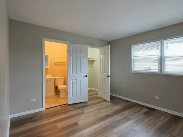 $2,200 | 43 West Ann Street, Unit 2, Lombard, IL 60148