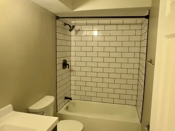 $2,200 | 43 West Ann Street, Unit 2, Lombard, IL 60148