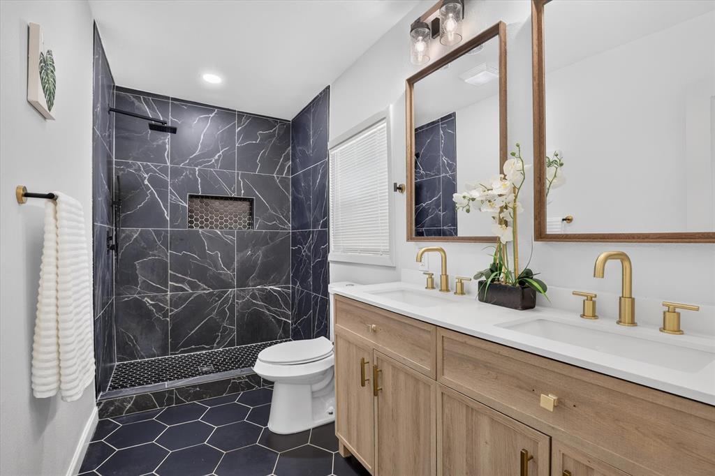 71 Crown Road Willow Park, TX 76087 - Photo 18 of 36 Gallery Image 18