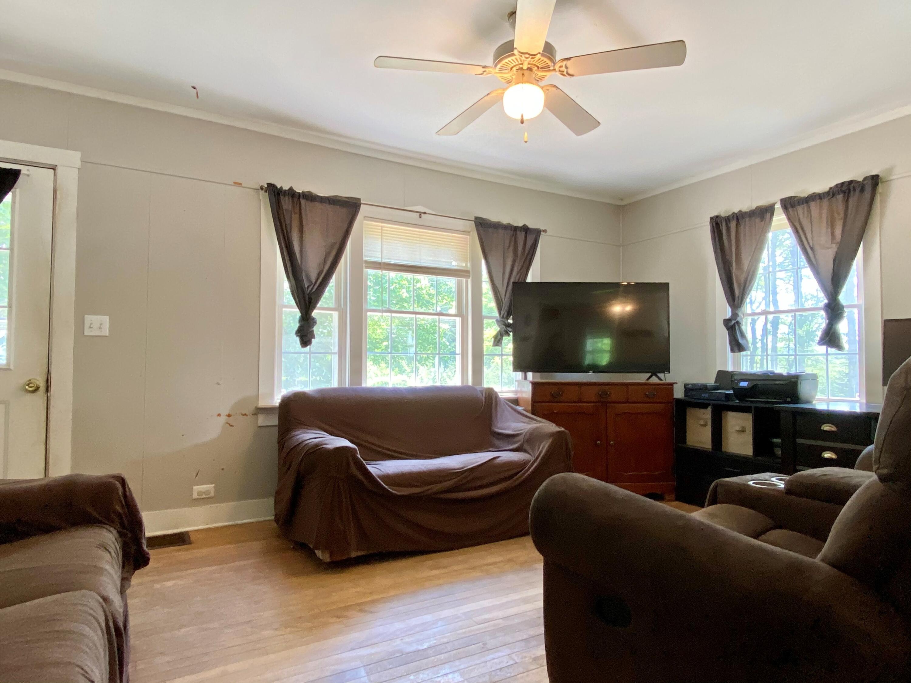 325 County Road Lubec, ME 04652 - Photo 7 of 28 Living Room2