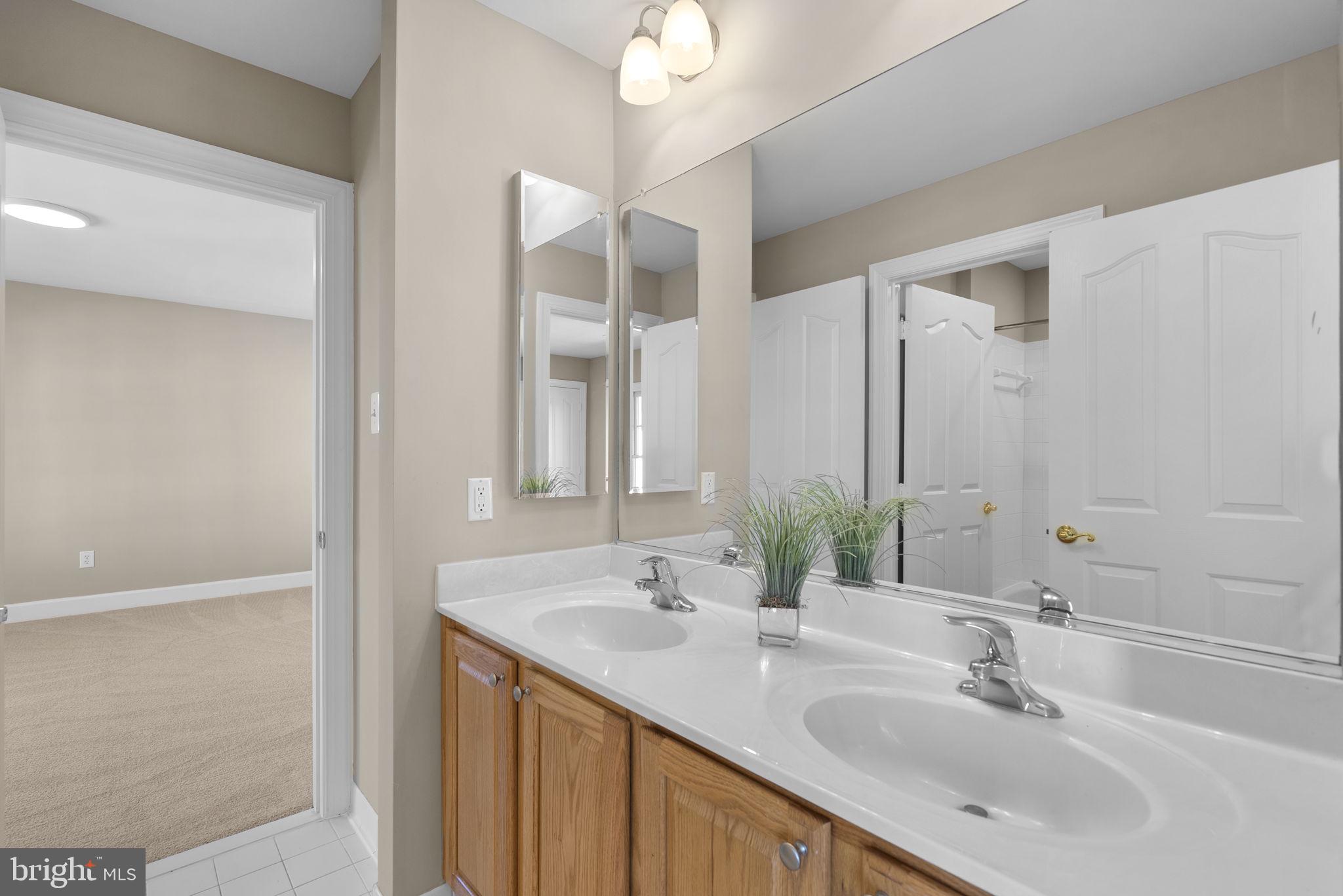 14421 Ashleigh Greene Road Boyds, MD 20841 - Photo 46 of 95 Buddy-Bathroom to Bedrooms #2 & #3