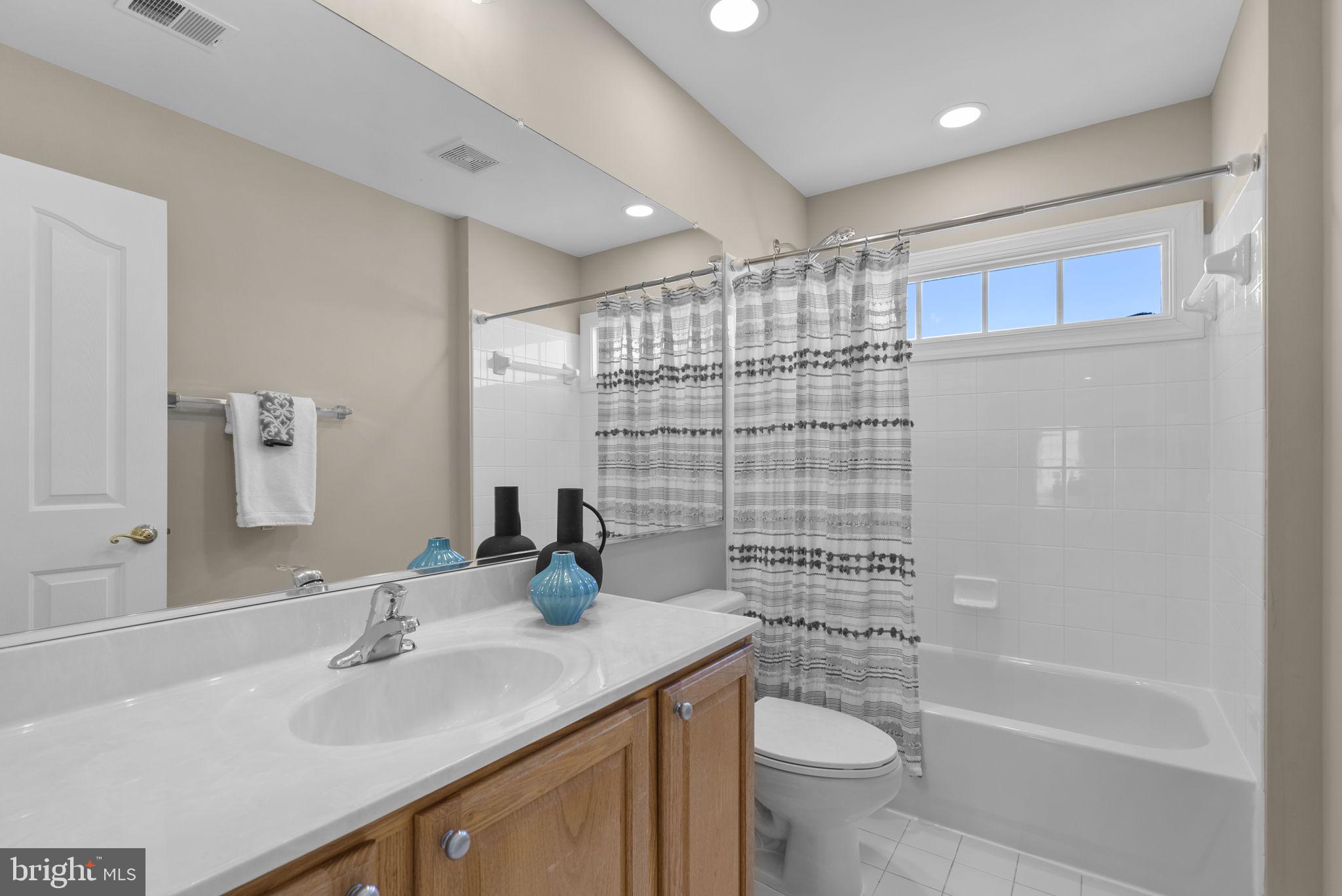 14421 Ashleigh Greene Road Boyds, MD 20841 - Photo 54 of 95 Upper Level Hall Bathroom