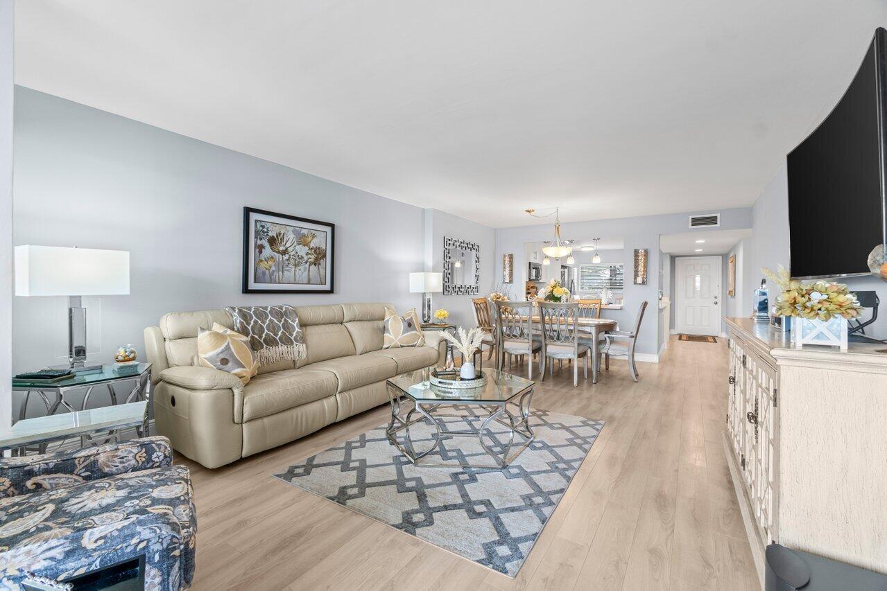 15075 Witney Road, Unit 312 Delray Beach, FL 33484 - Photo 13 of 33 016-15075WitneyRoad-312-DelrayBeach-FL-3