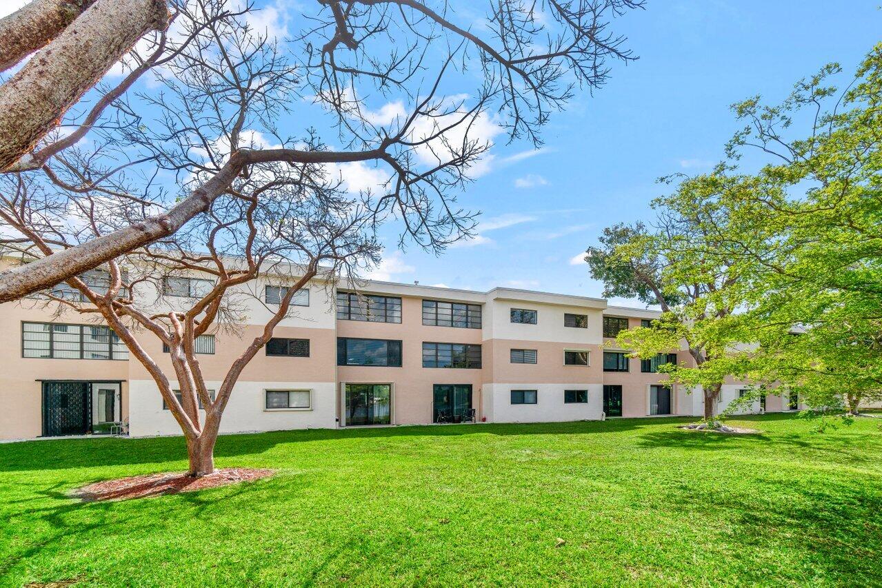 15075 Witney Road, Unit 312 Delray Beach, FL 33484 - Photo 29 of 33 031-15075WitneyRoad-312-DelrayBeach-FL-3