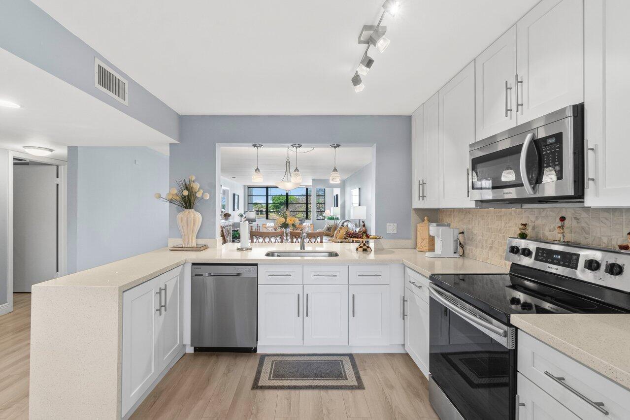 15075 Witney Road, Unit 312 Delray Beach, FL 33484 - Photo 6 of 33 009-15075WitneyRoad-312-DelrayBeach-FL-3