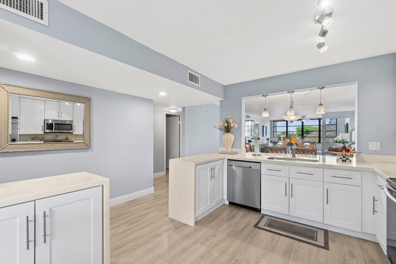 15075 Witney Road, Unit 312 Delray Beach, FL 33484 - Photo 8 of 33 011-15075WitneyRoad-312-DelrayBeach-FL-3
