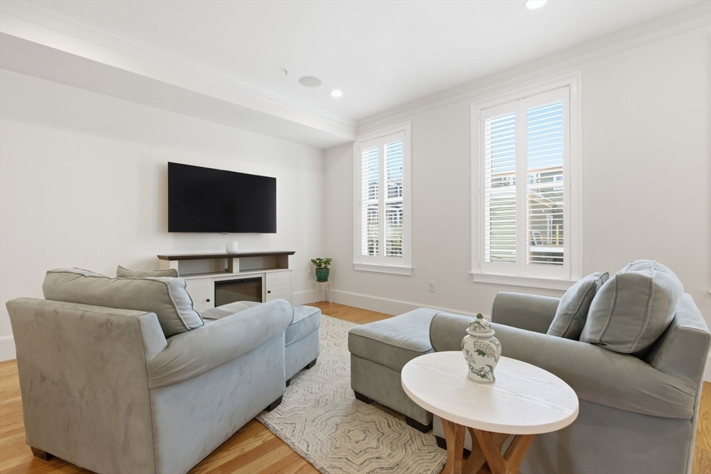 21 Wesley Street Boston, MA 02129 - Photo 7 of 32