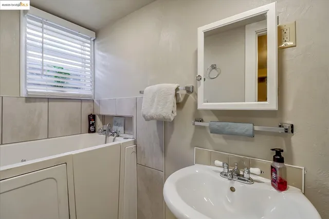 $750,000 | 1507 48th Avenue, Oakland, CA 94601