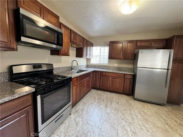 $840,000 | 410 East 21st Street, Long Beach, CA 90806