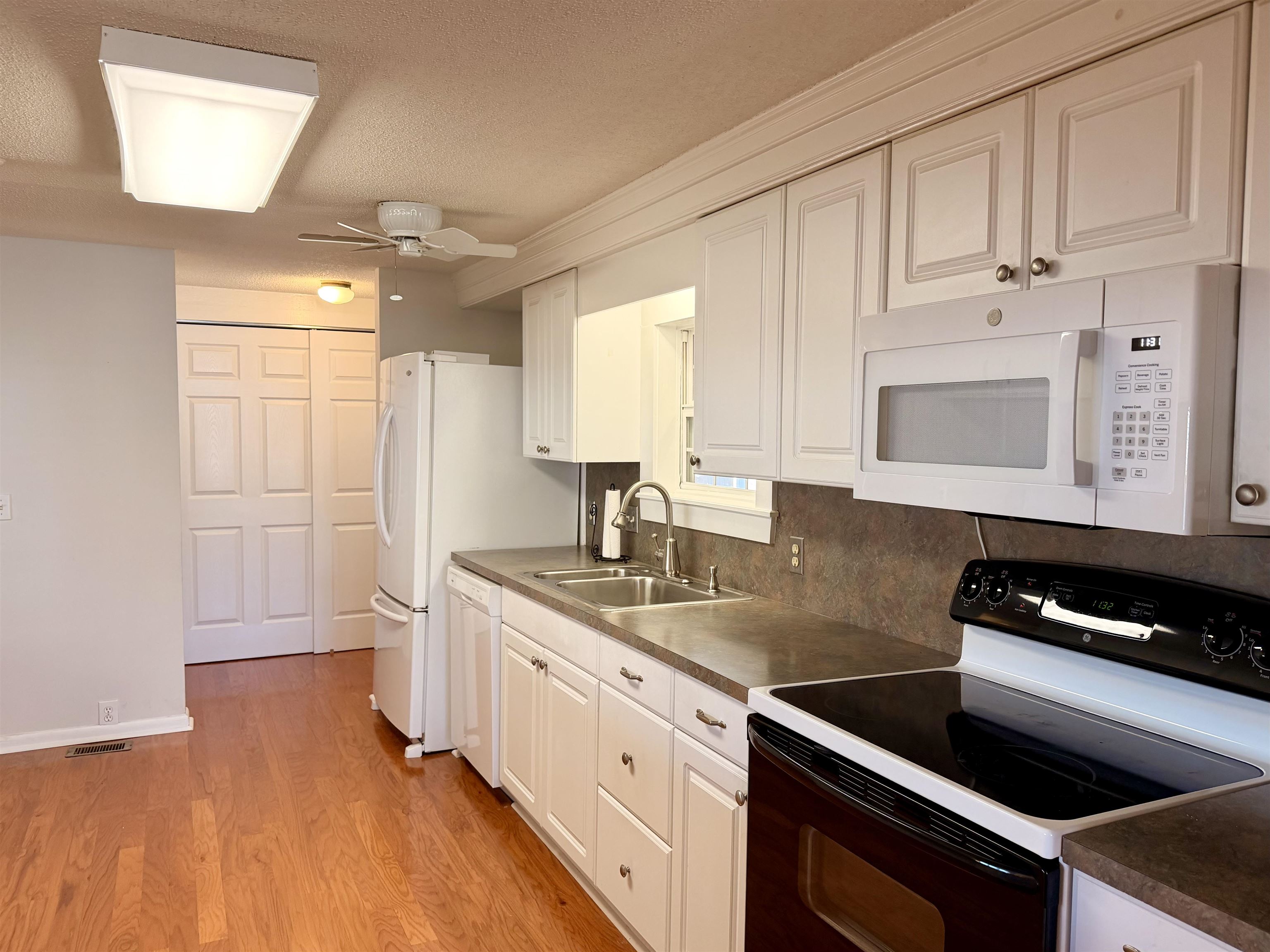 426 E Lake Surfside Beach, SC 29575 - Photo 5 of 41