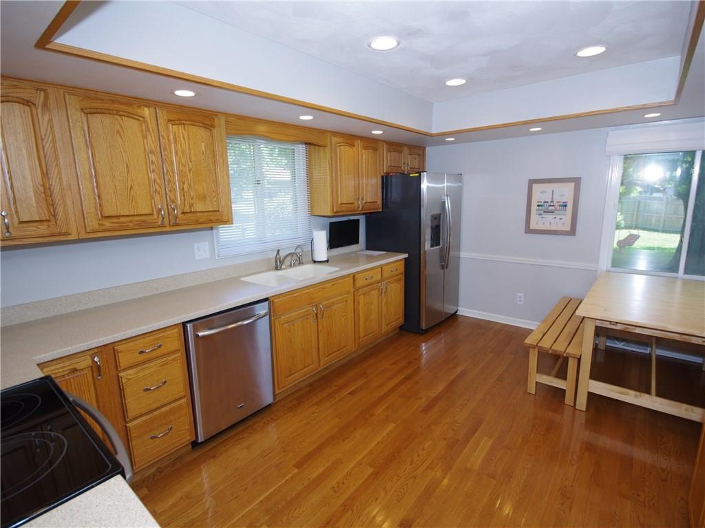 829 Canyon Road Indianapolis, IN 46217 - Photo 7 of 24 Gallery Image 7