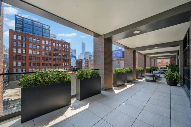 $3,090,000 | 351 West Huron Street, Unit 4, Chicago, IL 60654
