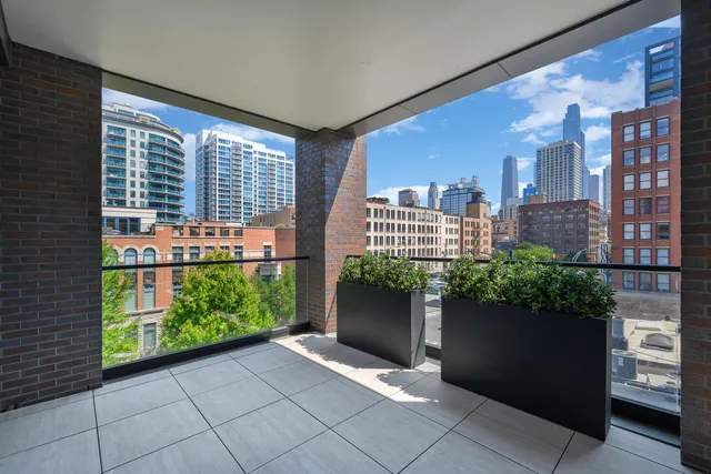 $3,090,000 | 351 West Huron Street, Unit 4, Chicago, IL 60654