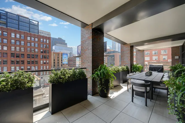 $3,090,000 | 351 West Huron Street, Unit 4, Chicago, IL 60654