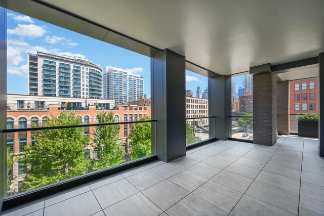 $3,090,000 | 351 West Huron Street, Unit 4, Chicago, IL 60654