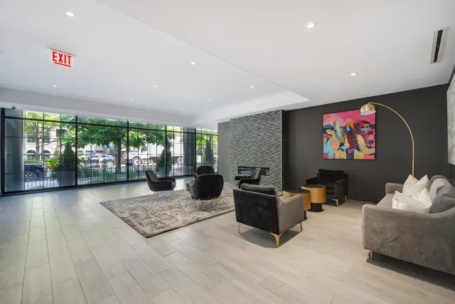 $3,090,000 | 351 West Huron Street, Unit 4, Chicago, IL 60654