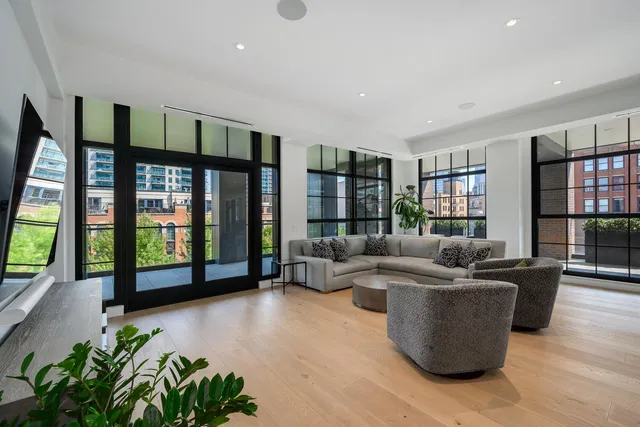 $3,090,000 | 351 West Huron Street, Unit 4, Chicago, IL 60654