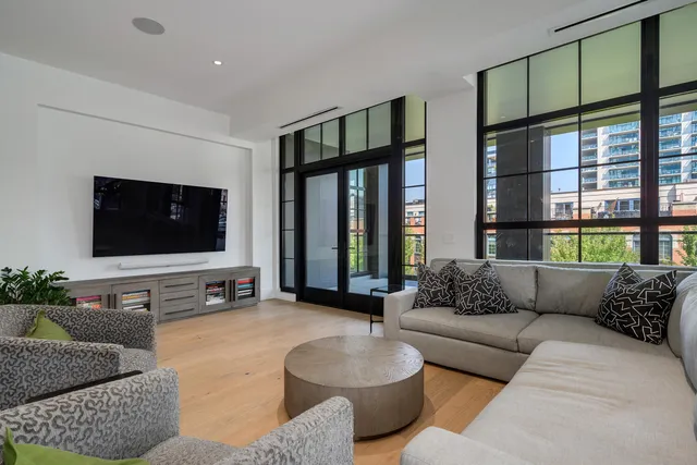 $3,090,000 | 351 West Huron Street, Unit 4, Chicago, IL 60654