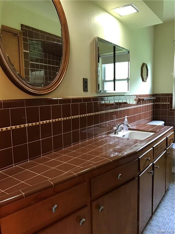 30680 West 11 Mile Road Farmington, MI 48336 - Photo 9 of 22