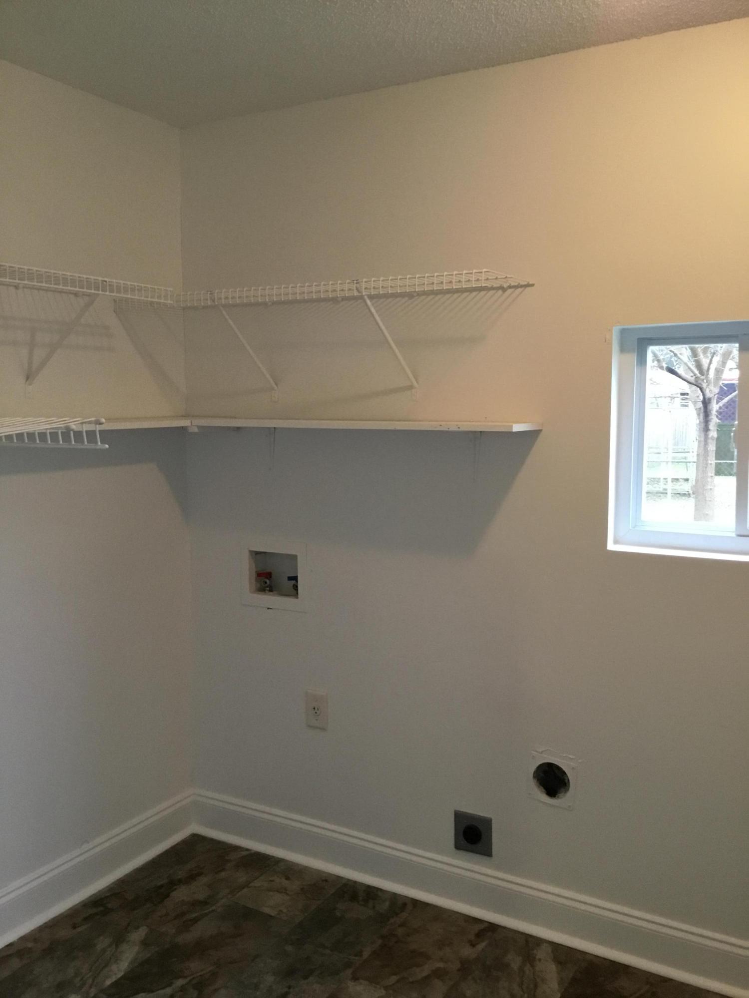 2409 Falcon Road Charleston, SC 29406 - Photo 18 of 22 Laundry room