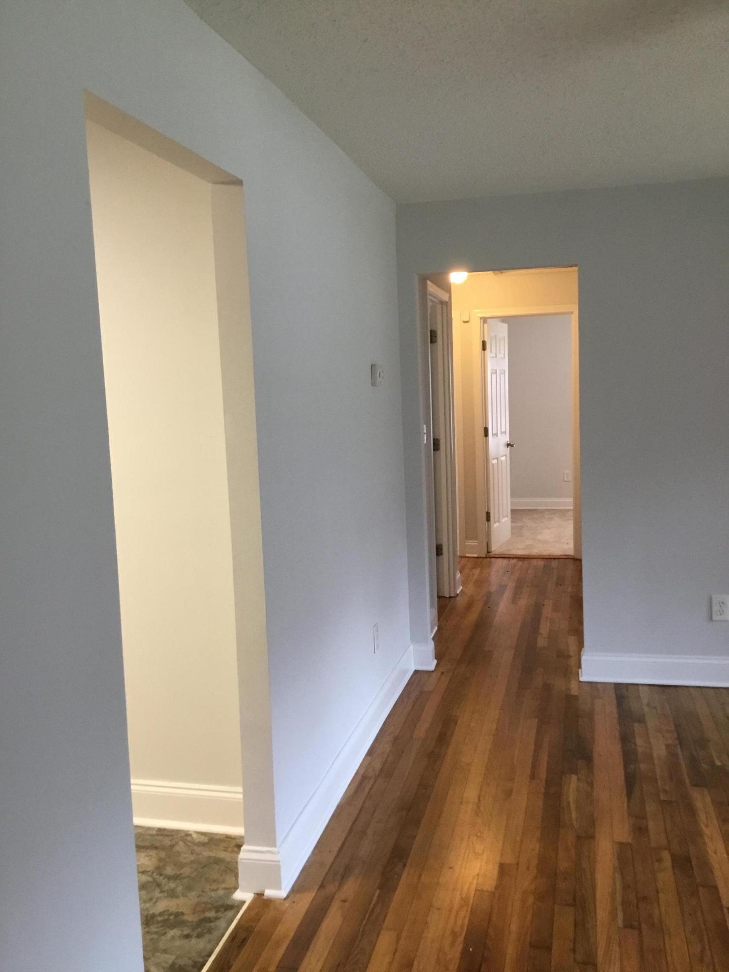 2409 Falcon Road Charleston, SC 29406 - Photo 4 of 22 hallway