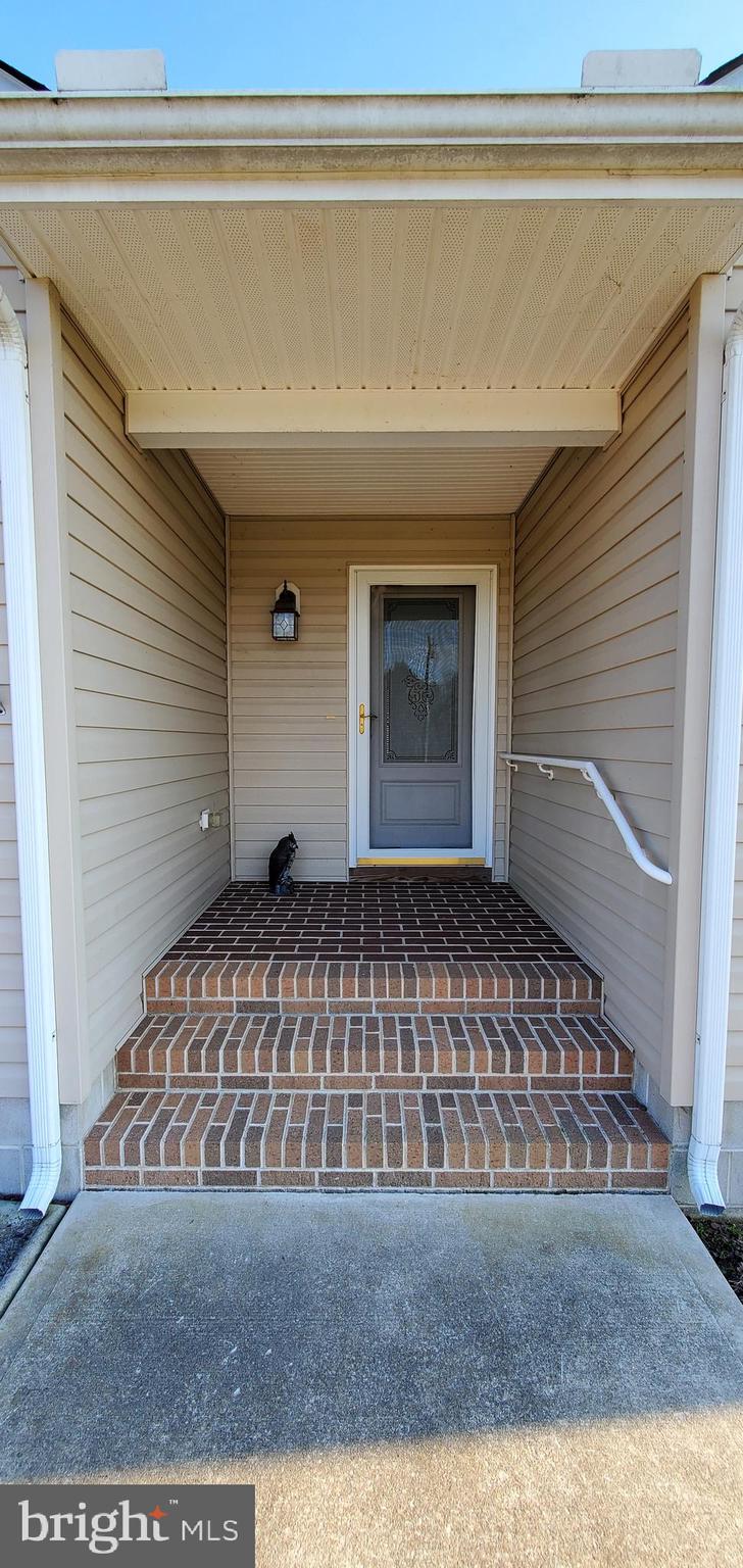 20288 Johnson Road Lincoln, DE 19960 - Photo 3 of 15 Come on in.