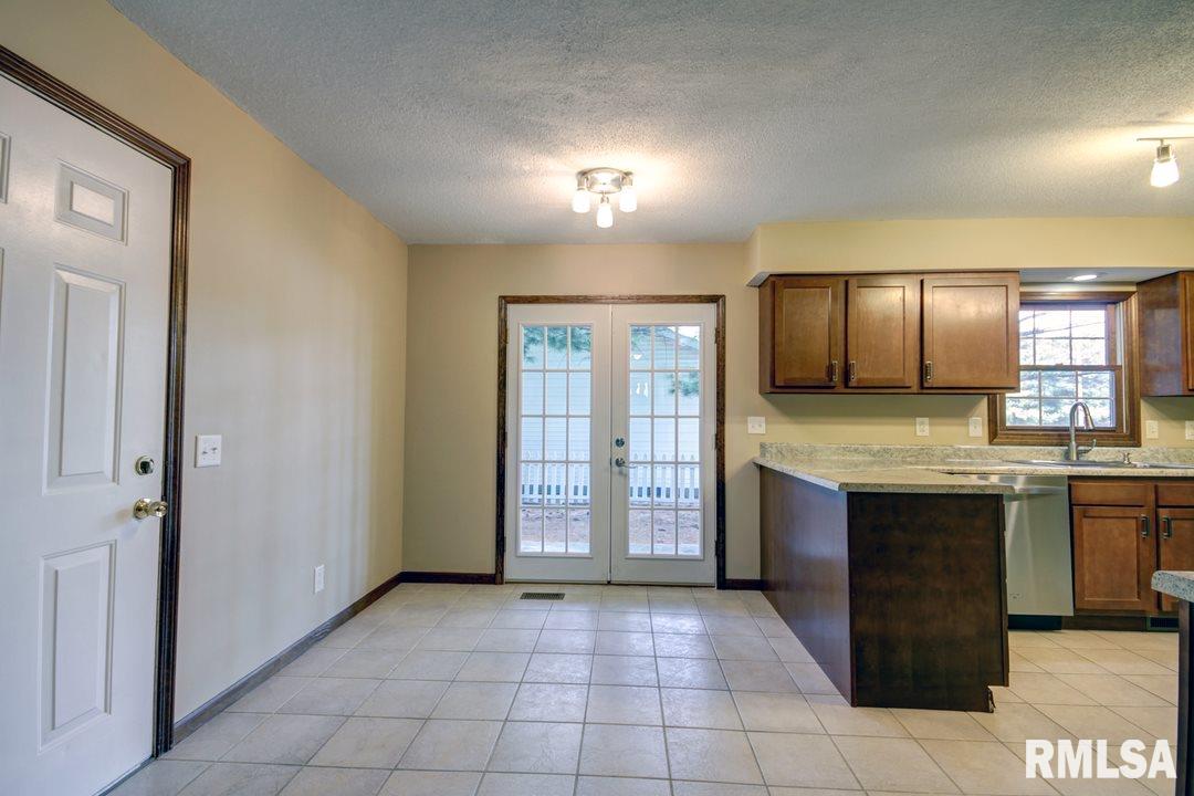 1225 Old Crows Way Springfield, IL 62712 - Photo 19 of 32