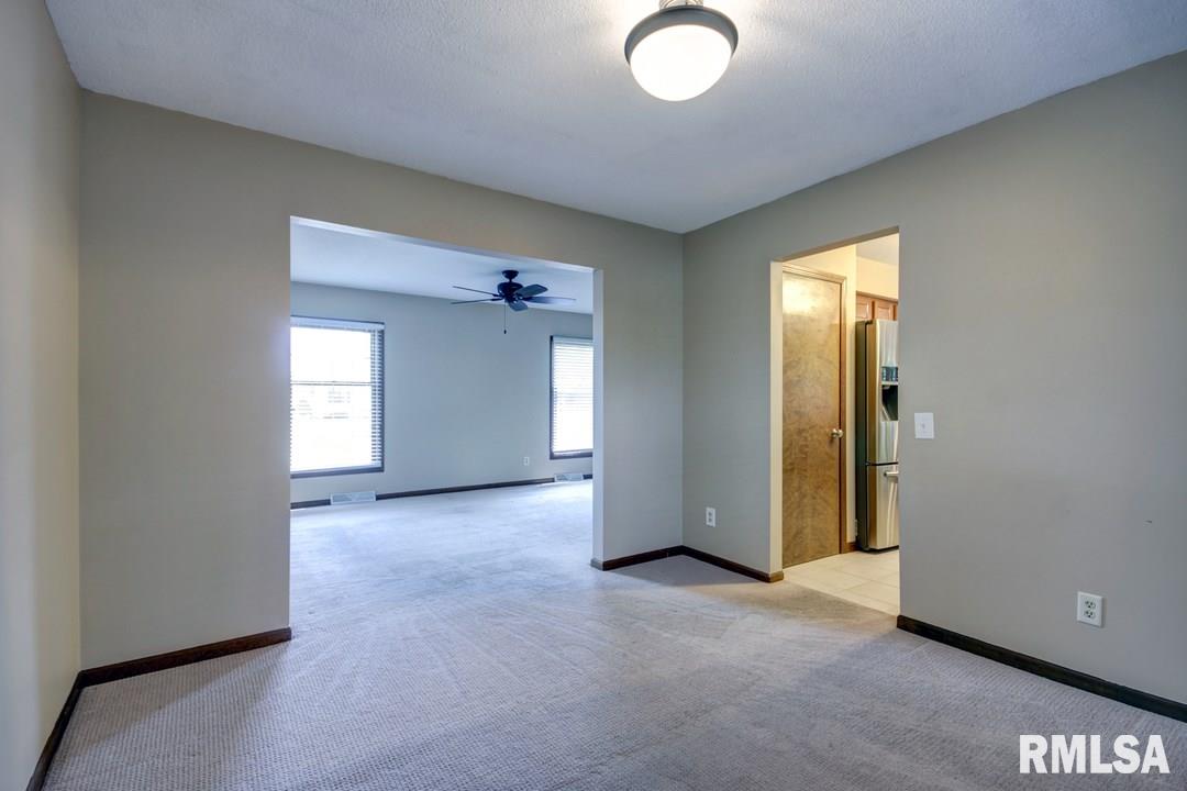 1225 Old Crows Way Springfield, IL 62712 - Photo 7 of 32