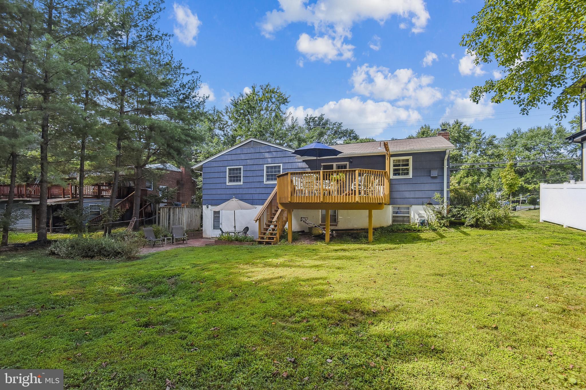 518 Kingsley Road Southwest Vienna, VA 22180 - Photo 3 of 12 Deep rear yard.