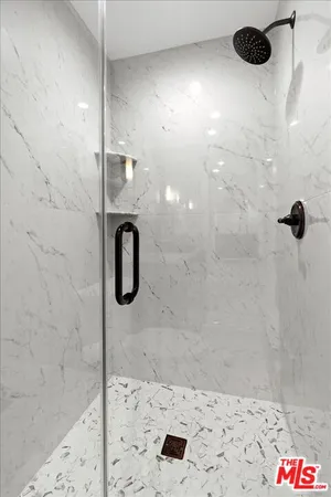 $899,000 | 622 South Barrington Avenue, Unit 206, Los Angeles, CA 90049